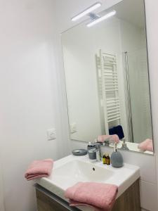 Appartements chambre avec salle de bain privee au coeur de La Defense : photos des chambres