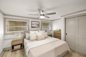 5 Bed 3 Bath Waterfront Pool! Great for families!