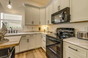 half Mi to Lake Nottely Blairsville Home with Patio!