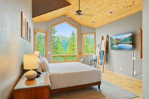 Breckenridge Retreat Hot Tub and Mountain Vistas