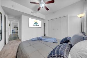 Vibrant 2BR2BA w King Bed Pool, Gym #11