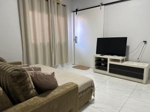 Apartamento completo ate 5 pessoas ou um quarto com sala e cozinha para 2 pessoas