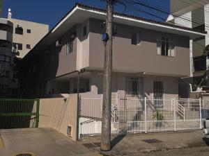 Residencial con departamentos equipados a solo 50 mts del mar