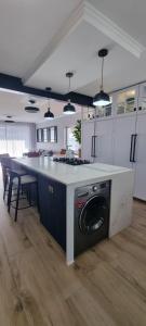 WATERFRONT NEW LISTNG - 8 SOUTH QUAY -