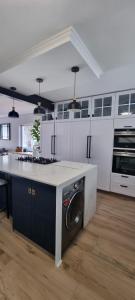 WATERFRONT NEW LISTNG - 8 SOUTH QUAY -