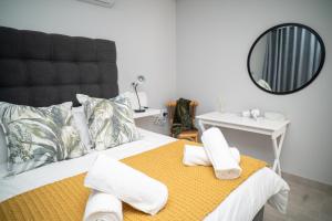 Cosy cottages- pool, games room & dstv