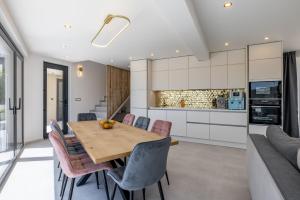 Mar Escape Villa Croatia with Private Heated Pool and Sea Views