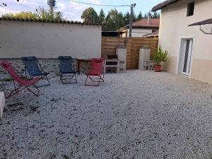 Maisons de vacances les noisetiers de verinas : Maison 2 Chambres