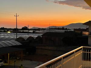 Casa Onda Blu - Lake View Flat, 4 mins from beach with parking!