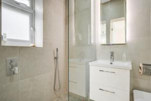 Beautiful 3 bedroom Garden Flat