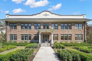 The Adaline Room #5 - Upscale Hyde Park Apartment, 1st Floor, Steps to Bayshore