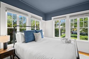 The Adaline Room #5 - Upscale Hyde Park Apartment, 1st Floor, Steps to Bayshore