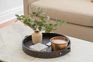 The Adaline Room #6 - Stunning Hyde Park Apartment, 1st Floor, Steps to Bayshore