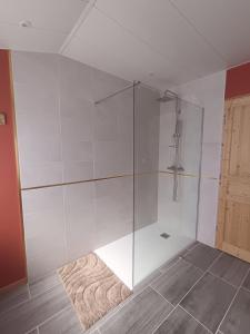 Maisons de vacances Le rouge baiser Love room : Maison 1 Chambre