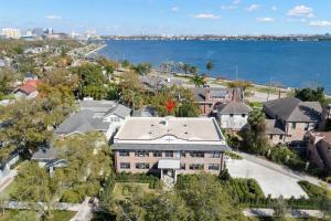 The Adaline #3 - Upscale Hyde Park Apt, First Floor