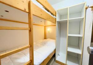 Résidence Villaret - Grand studio coin chambre séparé cuisine équipée aux Ménuires MAE-5274