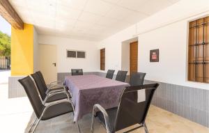 Awesome Home In Elche With Wifi