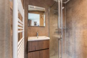 Cozy beach cottage Enkhuizen near the lake