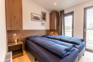 Cozy beach cottage Enkhuizen near the lake