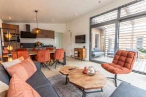 Cozy beach cottage Enkhuizen near the lake