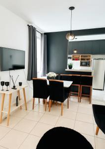 Apto 2 min Uberlândia Shopping, UMC, Leroy Merlin, Unitri c Ar condicionado