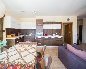 Lovely 2 bedrooms Flat - 1st line Central Beach Lozenets