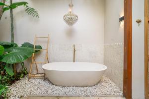 FeeelsV2 - Soak, Sunbathe, Unwind - Dreamy Villa with Private Pool