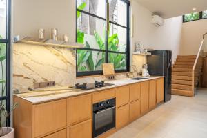 FeeelsV2 - Soak, Sunbathe, Unwind - Dreamy Villa with Private Pool