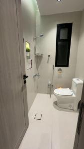 غرفة بسرير مزدوج