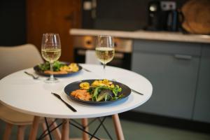 Appartements Under sea jacuzzi privee 5 in du centre vill place de stationnement privee possible : photos des chambres