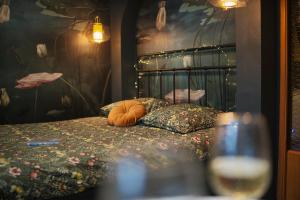 Appartements Under sea jacuzzi privee 5 in du centre vill place de stationnement privee possible : photos des chambres