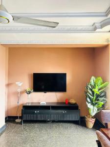 Downtown 3 Bedroom Luxury - Central Walkable to Everything