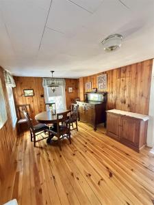 CAMP LINDY LIMIT 7 cottage