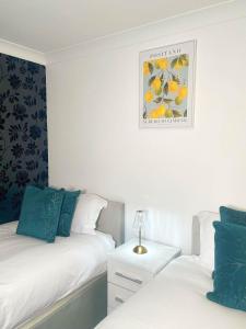 Relaxed Leigh-on-Sea Escape, Family-Friendly & Contractor Stays