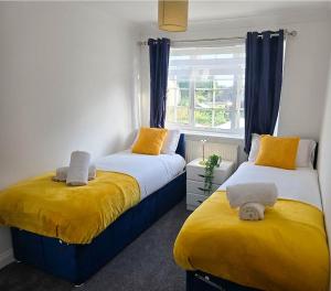 Relaxed Leigh-on-Sea Escape, Family-Friendly & Contractor Stays