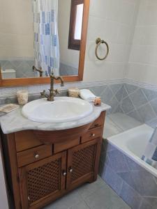 Sea view villa with pool, near beach in Calahonda, Marbella area