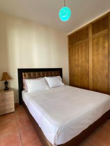 Résidence fermée avec piscine, en face de Ceuta