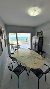 Frente Mar com Churrasqueira, 03 Dorm.