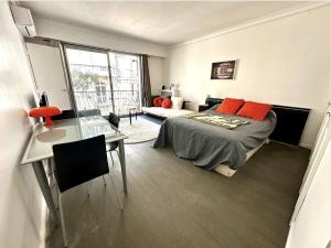 35m2 studio with balcony and extra bedroom