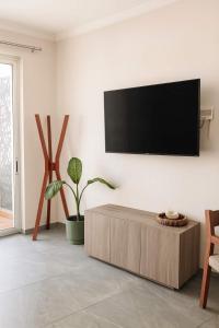 Large studio with working space 100m from 5th Ave