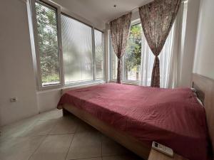 Peaceful apartment with yard and parking