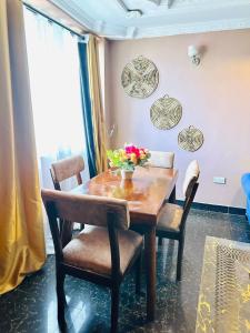 Elegant & Modern 3-Bedroom Apartment Central Downtown Escape