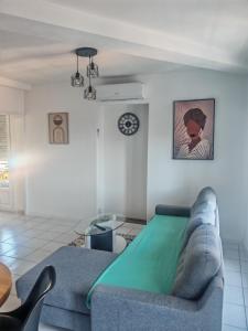 F1 220 metre de la GARE