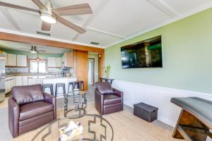 Dora Canal Views & Shared Dock: Apt in Tavares!