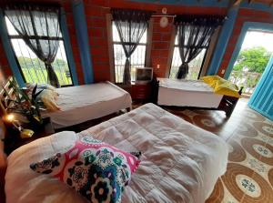 Bed and bath at Villacarolina