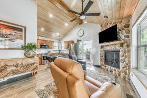 Walkable Location and Scenic Views Ruidoso Cabin! - 3hvězdičkové hotely ve městě Ruidoso