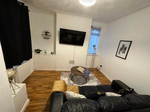 Affordable 2 Bedroom Apartment Close To Coop Live And Etihad Stadium
