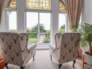 Ismay Dining Room Suite - Titanic Interest