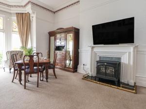 Ismay Dining Room Suite - Titanic Interest