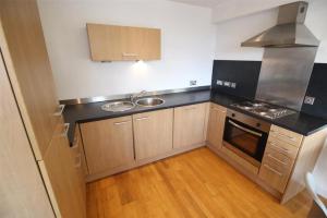 2 bedroom apartment Manchester City centre dec